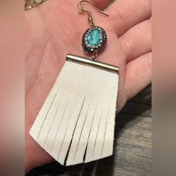 Western Style Earrings - Picture 3 of 8